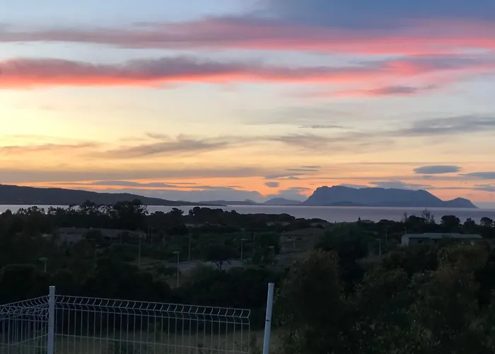 Vakantiehuis Vista Mare Con Piscina A - Baia Sant'anna