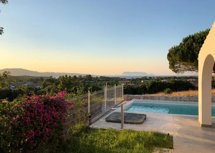 Vakantiehuis Vista Mare Con Piscina A - Baia Sant'anna
