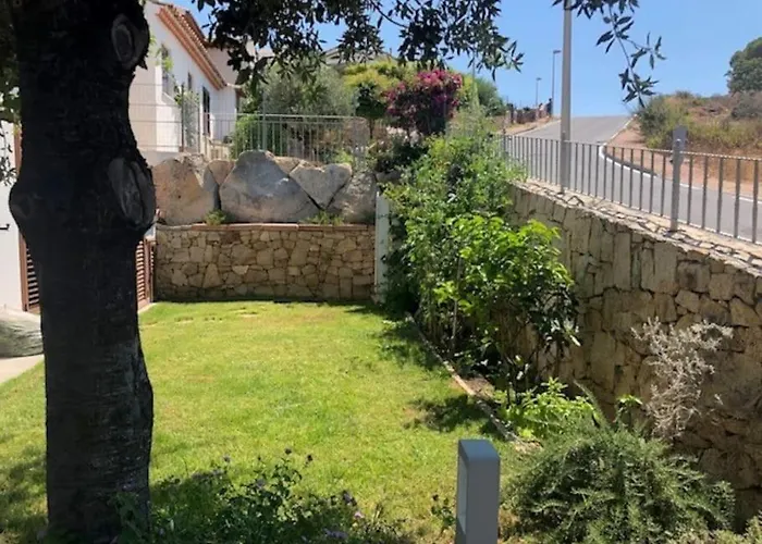 Vakantiehuis Vista Mare Con Piscina A - Baia Sant'anna